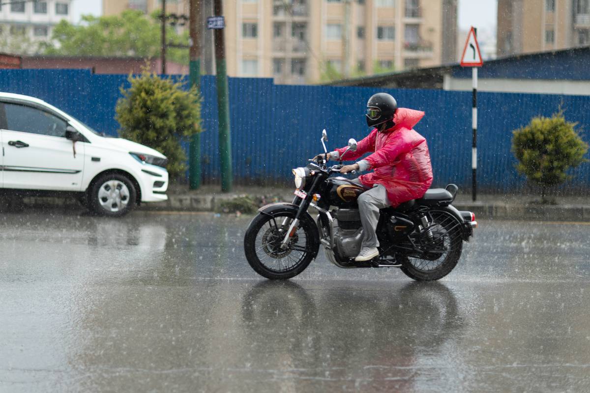 Lightweight Rain Jackets: Your Secret Weapon Against Sudden Showers (Without the Sweat)