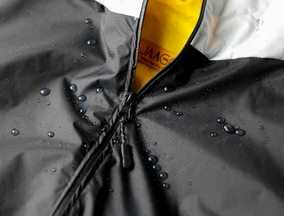 Cross-section diagram showing standard zipper vs. waterproof zipper with sealed tape backing and welded seams