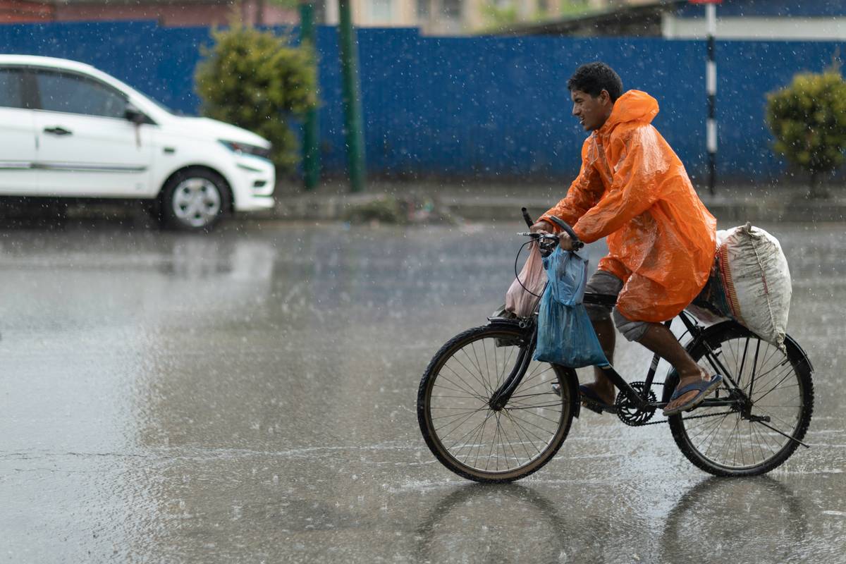 Cyclist-Friendly Rain Gear That Actually Works When Tampa Pouring Starts